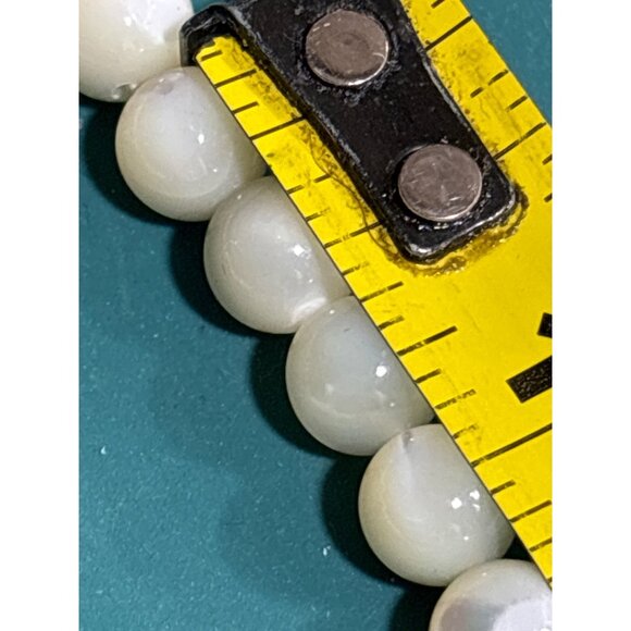 Vintage 30" Mother Of Pearl Beaded Necklace 10k Gold barrel clasp - Picture 5 of 5